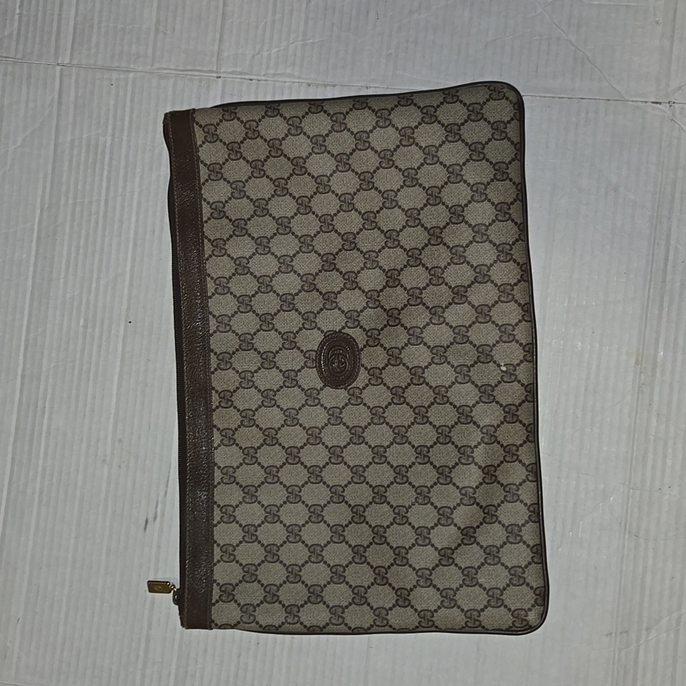 Authntic Gucci Clutch